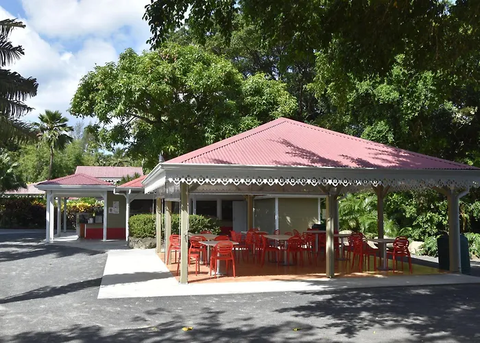 Villa: Villa du Jardin Botanique de Deshaies - Ex Propriété COLUCHE