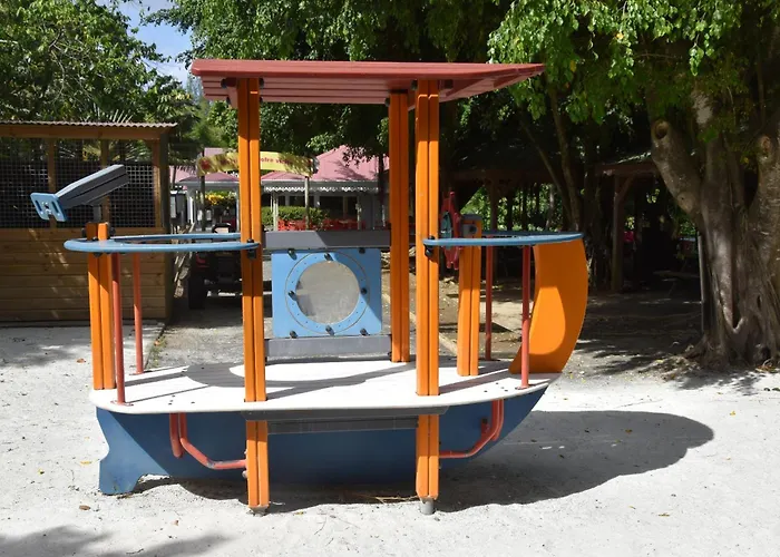 Villa: Villa du Jardin Botanique de Deshaies - Ex Propriété COLUCHE