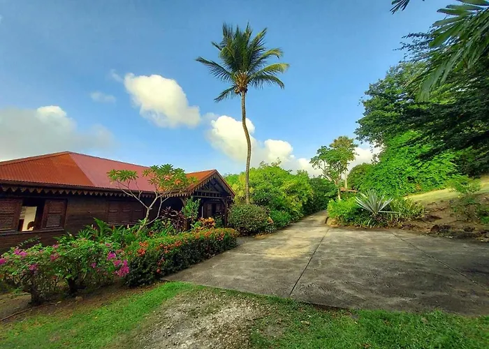 Villa: Villa du Jardin Botanique de Deshaies - Ex Propriété COLUCHE